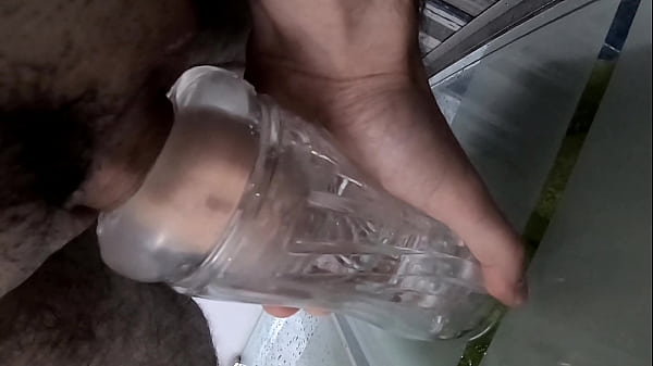 Infilo Il Fungo In Un Sex Toy Trasparente