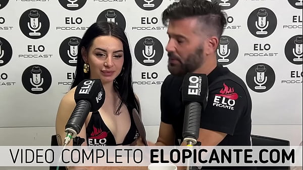 ELO PODCAST LE PEGA CON LA PALETA A ALMENDRA