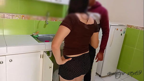 Mommy Cachonda Pide A Un Plomero Que Le Destape La Cañeria Follandola: Cuando Llega El Plomero Le Pongo Mi Gran Culo Para Que Me Meta Su Gran Polla