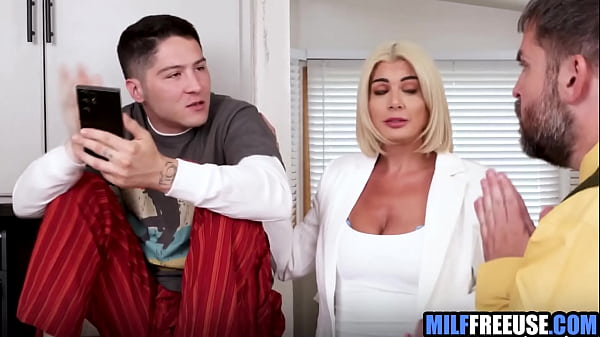 Stepson Freeusing Stepmommy In Front Of Stepdad