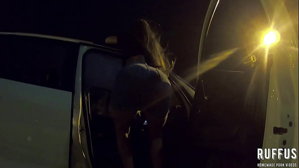Vadia Casada Brincando Em Público E Recebe Gozada - Ana Rothbard - Video Completo No RED