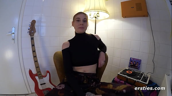Ersties - All Chick Group Sex Ends Up With A Girl Female Ejaculation!