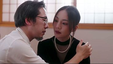 ModelMedia Asia - The Older Brother Comforted The Widow Who Had Lost Her Husband With His Pole