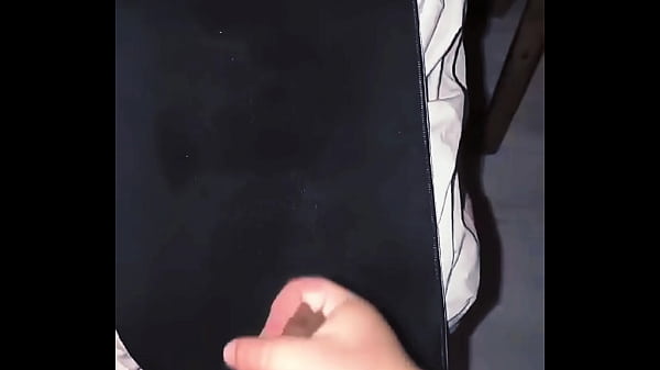 Punheta Tuga Com Muito Leite