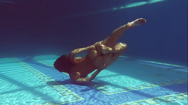 Heidi Van Needy Won't Disappoint You By The Poolside