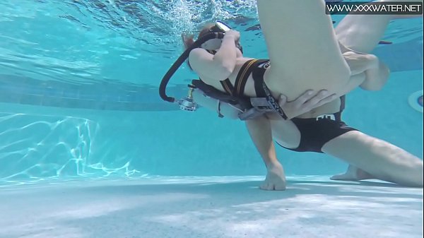 Minnie Manga Licks And Nails In The Pool
