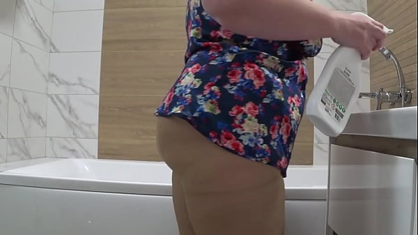 Massive Butt In Nylon Pantyhose. Soft Housewife With Huge Boobs Cleans The Bathroom, And The Home Camera Watches. PAWG Behind The Scene.