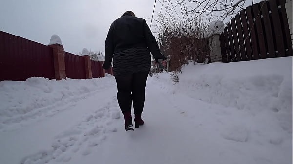 Huge Booty Under A Short Dress Outdoors On A Public Snowy Street. Voyeur Watches Hourglass STEPMOM In Pantyhose. Unscripted Kink. PAWG.