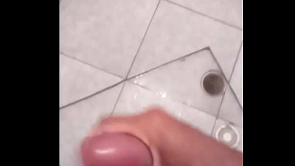 Magrelo Novinho Virgem Gozando No Chuveiro