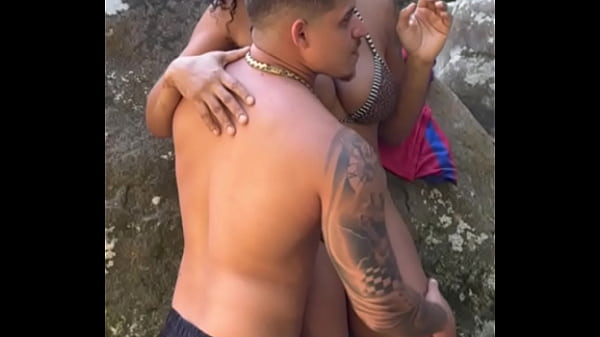 Primeira Vez Da Coroa De 45 Anos Dando Pro Novinho Na Cachoeira