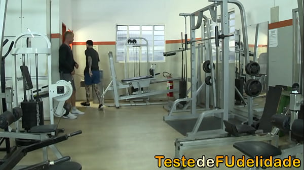 Morena Do Peitão Transando Com Os Primos Na Academia