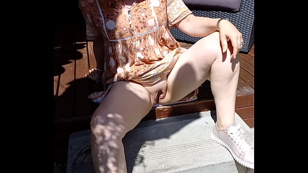Maturemons, Sunning My Vulva