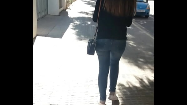 Culo Por La Calle De Tía Buena. Rear