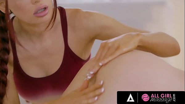 ALL HONEY MASSAGE - Stacked Darcie Dolce Mounts Her Mischievous Masseuse's Face And Cooch