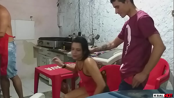 A Musa Danny Sexy, Vai Com O Namoradinho Novo, Na Lanchonete Mike Hot, E Da Muito Mole Para O Chefe Da Cozinha, E Safada Da A Buceta E A Caba Toda Gozadinha
