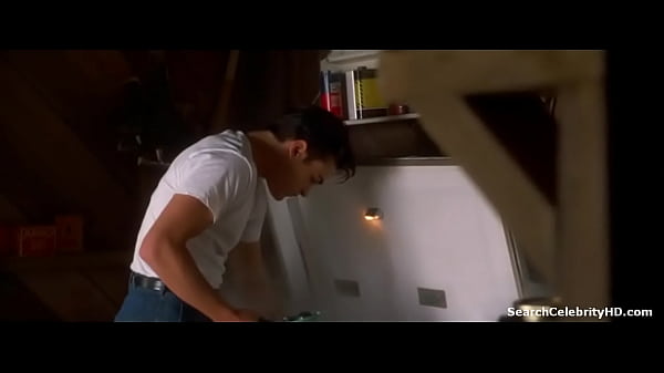 Jennifer Connelly In Inventing The Abbotts 1997