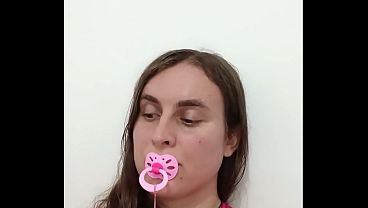 Garota Trans De Chupeta E Mamadeira