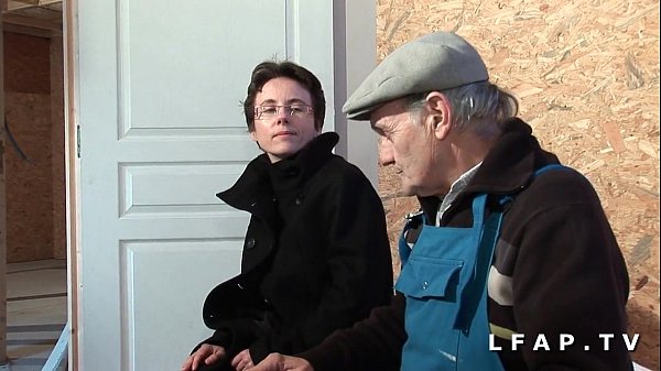Experienced Francaise Grave Sodomisee Dans Un Mass Fucking Pour Payer La Facture