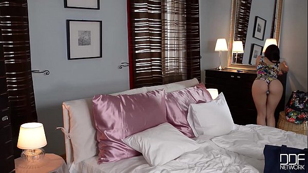 DDF Network-Burglar Railed By Lucy Heart And Valentina Nappi
