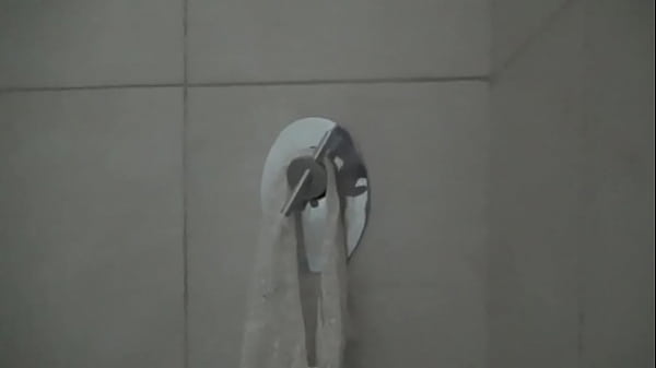 Cachetero Blanco En Llave Del Baño