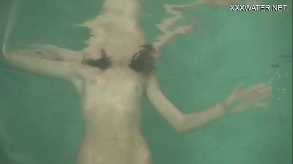 Sveta Masturbates Underwater In The Pool