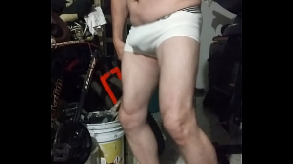 Baile Sultry Con Boxer Y Calcetines Blancos, Haciendo Striptease.