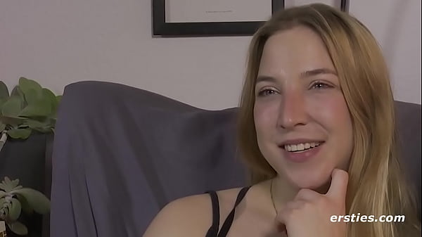 Ersties: Leidenschaftliche Deutsche Blondine Befriedigt Sich Vor Kamera
