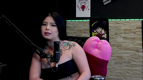 Tem Fetiche Em Pele, O Boquete é O Seu Forte, Gravou Com Um Pau De 24cm, Teve Experiência Com Dois Homens, E Gosta De Pequeno E Grosso - Kalyca (WATCH ON: SHEER/RED)