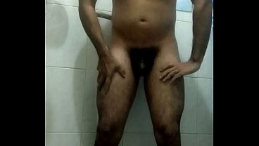 Yo Divirtuendome En El Baño Provocándome Buenas Erecciones Y Bailando Ravishing Para Ellas Con Mi Cuerpo Atlético