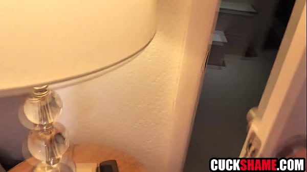 Blindfolded Spouse Delights Startle From Cuckold Husband