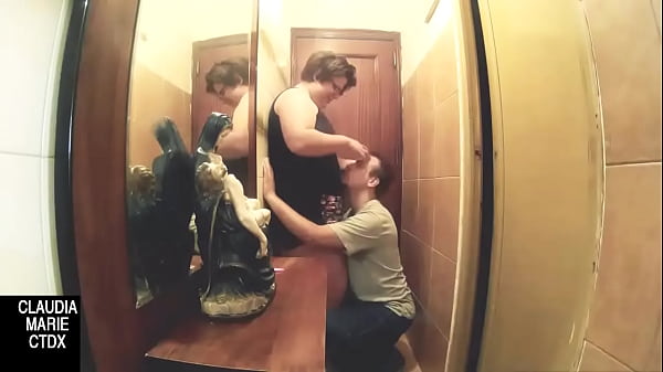 Follando A La Gorda Entre Pared Y Pared