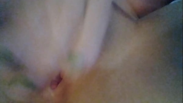 Stella Still Batendo Forte Na Buceta Grelhuda Mais De Dez Minutos / Bate No Cuzinho Também/ Fica Inchada E Vermelha Bom Pra Começar Uma Bela Fóda Frente E Verso