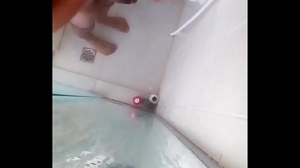 Tomando Banho De Pau Meia Bomba