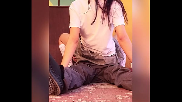 Haciendo Su PRIMER SEXO ASS PLAY RAPIDITO En PUBLICO!! Estudiantes Mexicanos INTENTANDO Meterla Por El CULO Incomodo Por PRIMERA VEZ Atrás De Los SALONES Sin Condon! Pelón Pelón!