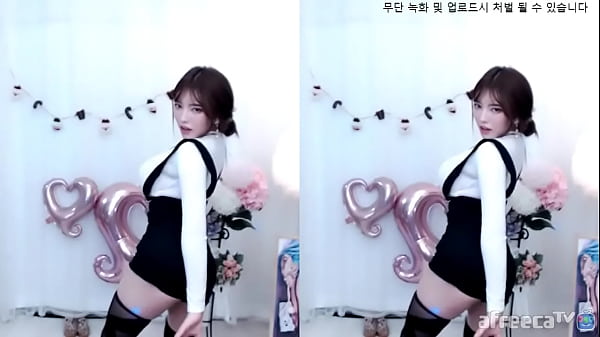 Jeehyeoun Sultry Dance In Suspenders