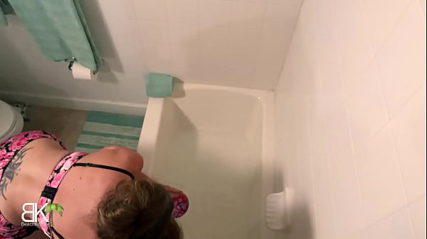 Cheating Missus Pays Plumber With PUSSY And CUM ON FACE