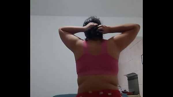 NINFETA SAFADA JOGANDO A BUCETA DANÇANDO FUNK