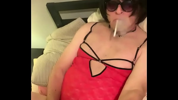 Cd Nikki Smokes And Plays With Slit