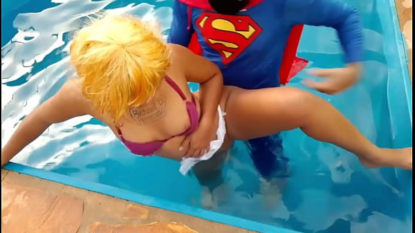 Ele Pulou Na água Pra Salvar Ela Mais Quis A Xota Dela Depois