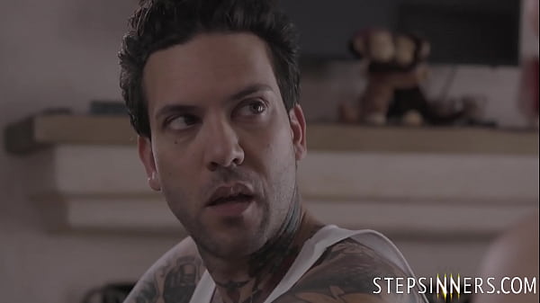 SugarBaby Stepmommy Gives Me A Discount To Her Cunt - Jasmine Jae