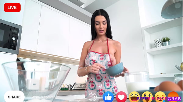 Stepsis Doing Stripped Livestreams For Her Followers