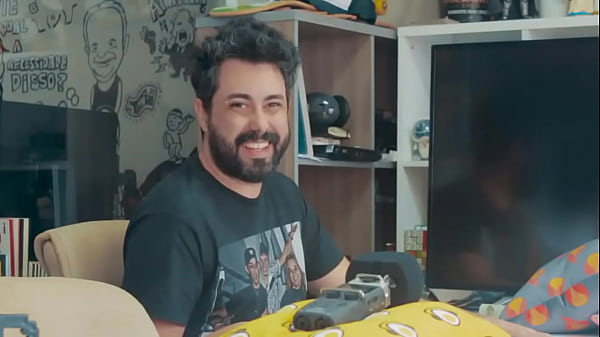 CamBoy Ao Vivo Comendo Geral