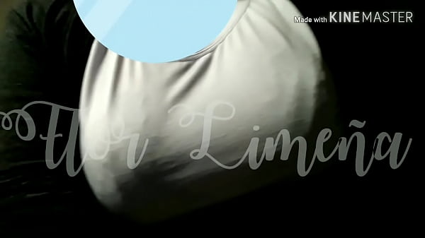 Flor Limeña Jugando Con Su Bra Y La Cámara