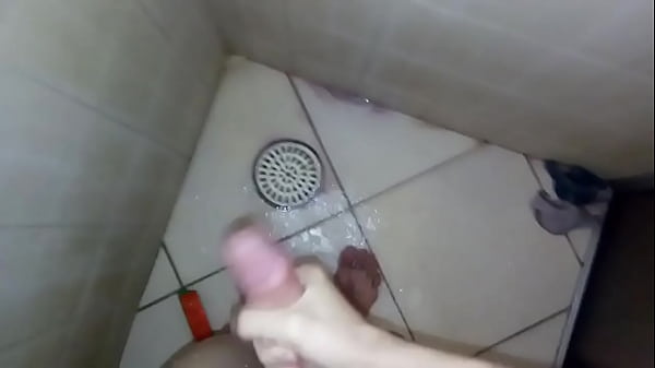Batendo Uma E Gosando No Banheiro