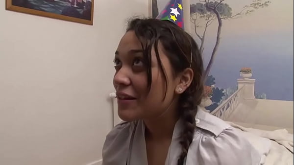 Une Jeune Fêtarde Se Fait Allumer Le Cul Avec Plaisir!