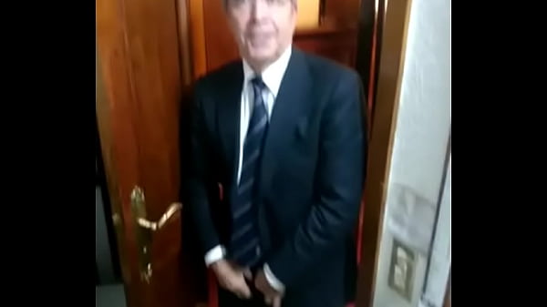Arturo Perez Franco El Putero Mayor De Baraka Se Saca La Polla Mientras Trabaja