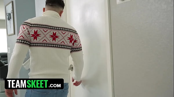 All Peter Lusts For Christmas Is To Feel His Girlfriend’s Twat With Bareback - TeamSkeet