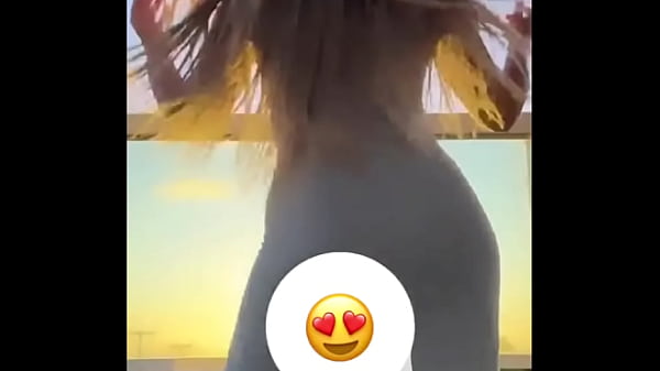 Loira Rabuda Rebolando Sua Bunda Grande