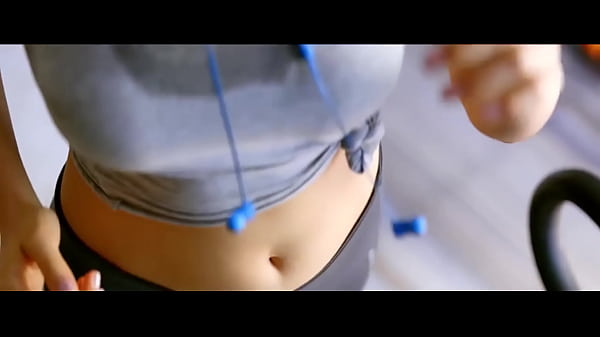 Kiara Advani Navel And Tits