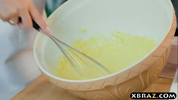 Cooking MILF Jasmine Jae Bakes A Cake While Being Stuffed